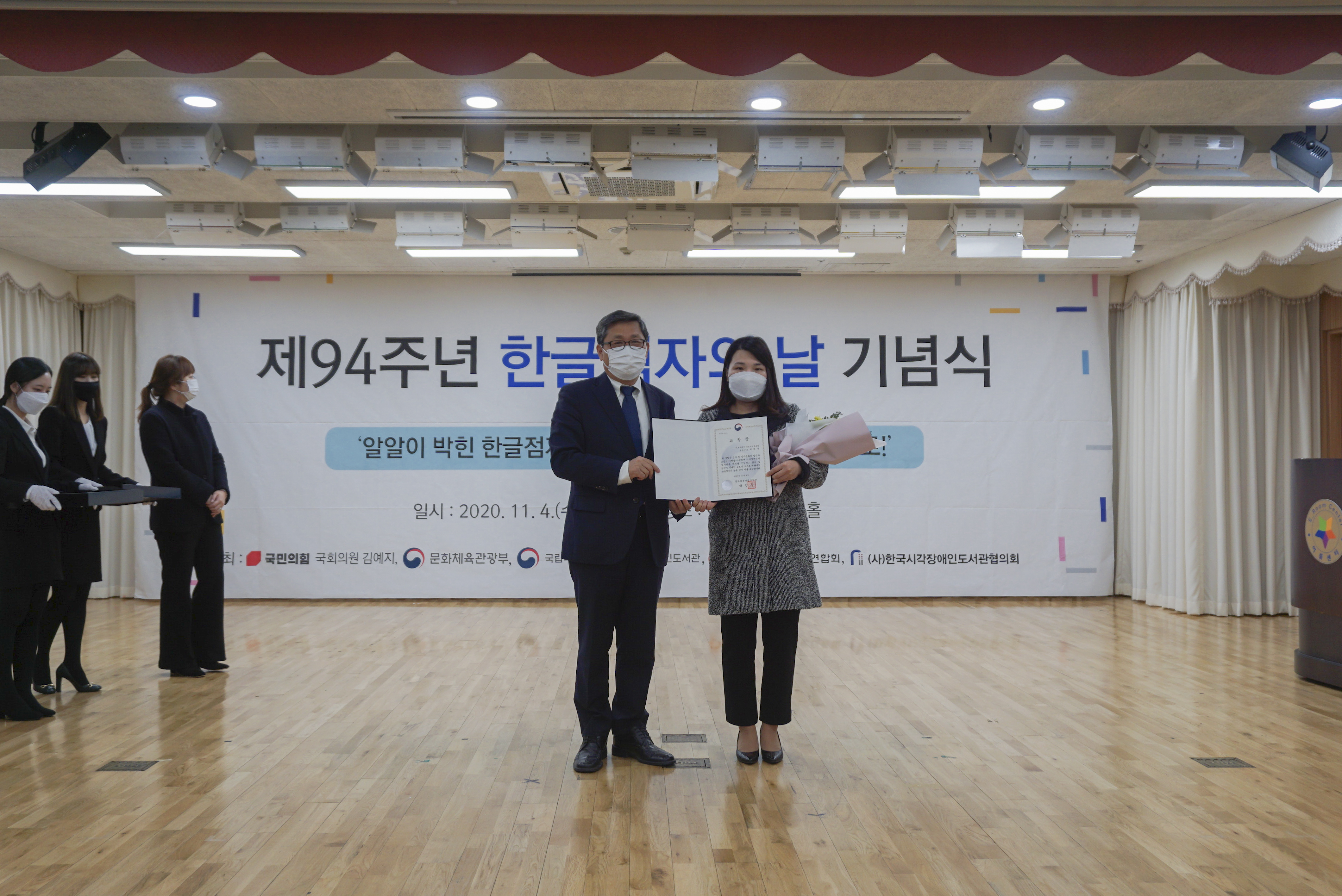 영상 썸네일