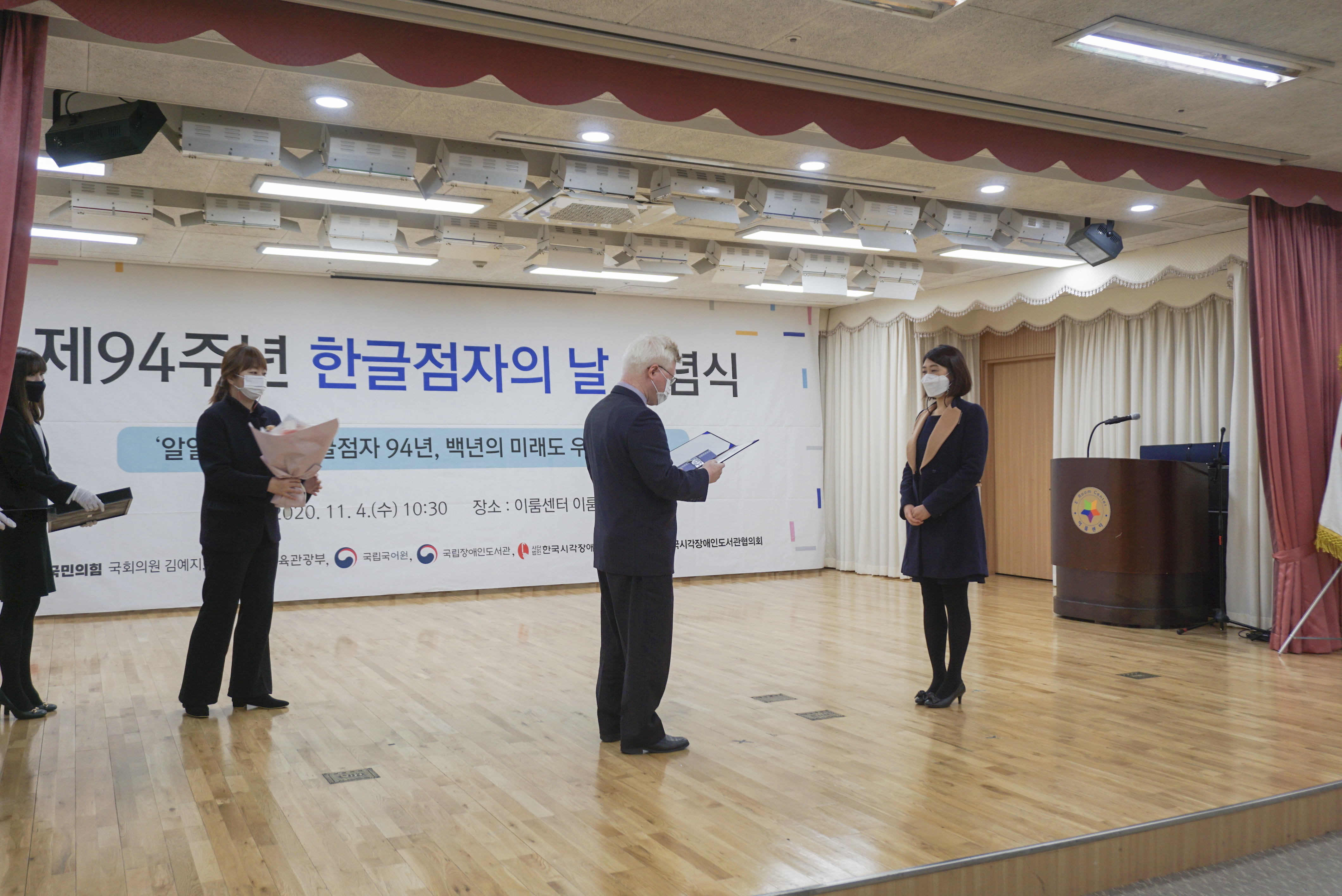 영상 썸네일