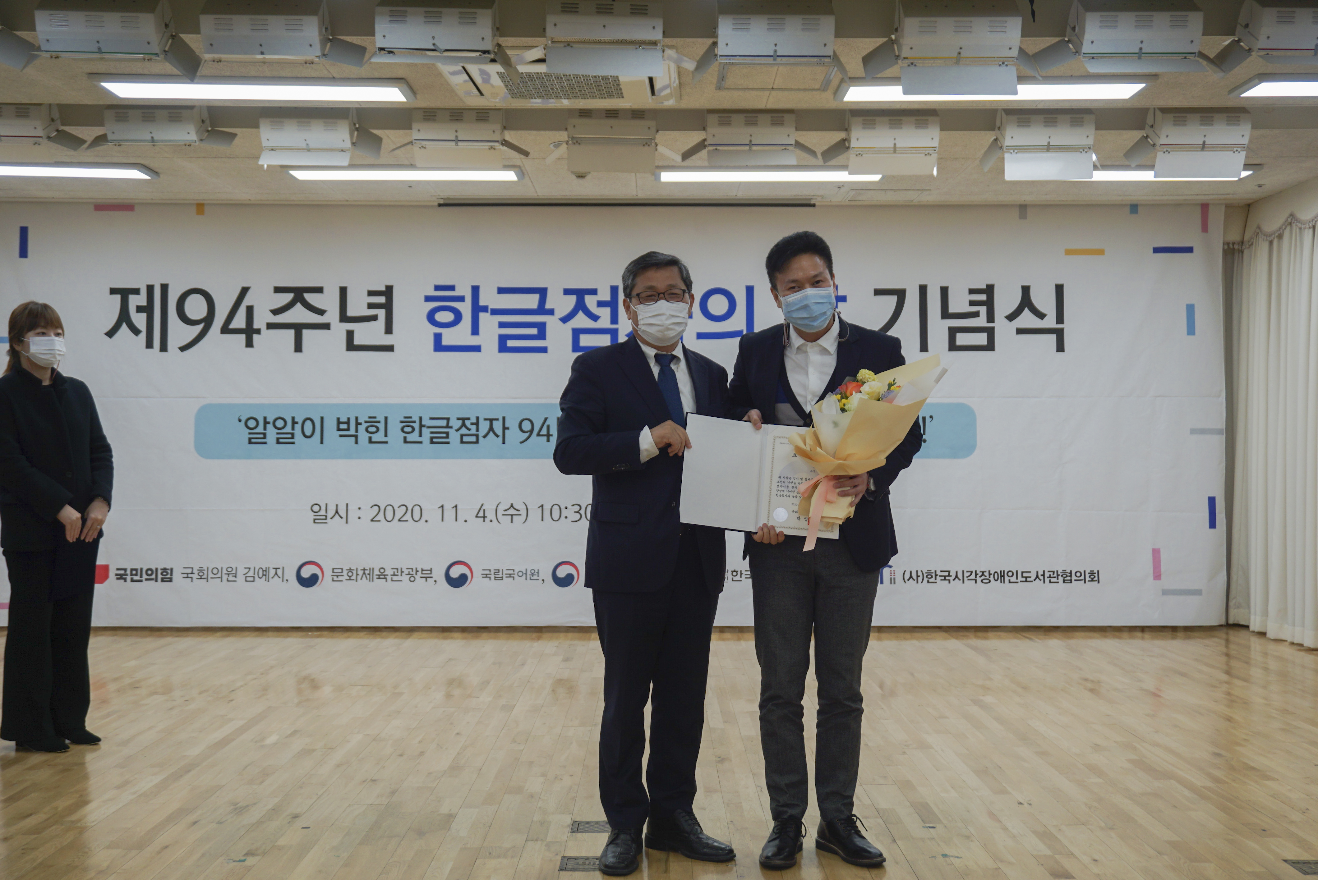 영상 썸네일